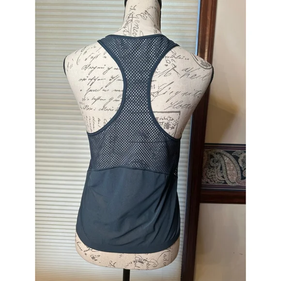 Lululemon Teal Mesh Back Cropped Train Tank Top Likely a Size 10 - Picture 8 of 12